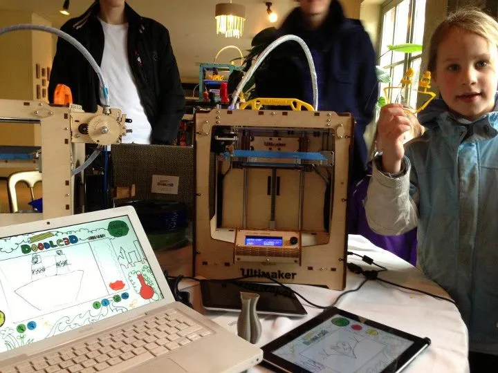 Companje and his collaborators are currently running a Kickstarter campaign to finalize the Doodle3D program so it can work with multiple types of platforms and 3D printers