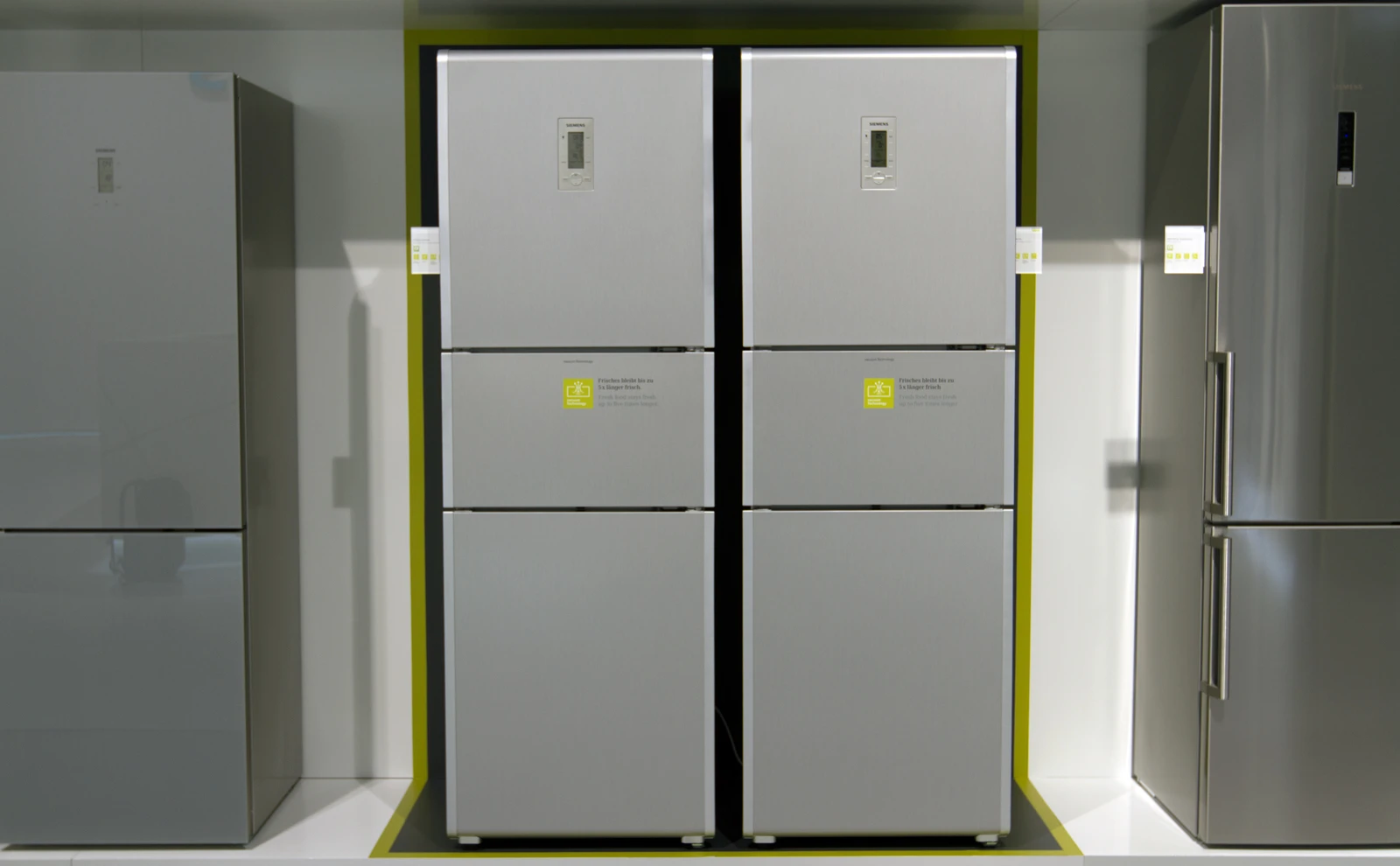 Siemen’s KG38QAL30 Freshness Center sports a stainless steel look exterior and three different storage zones