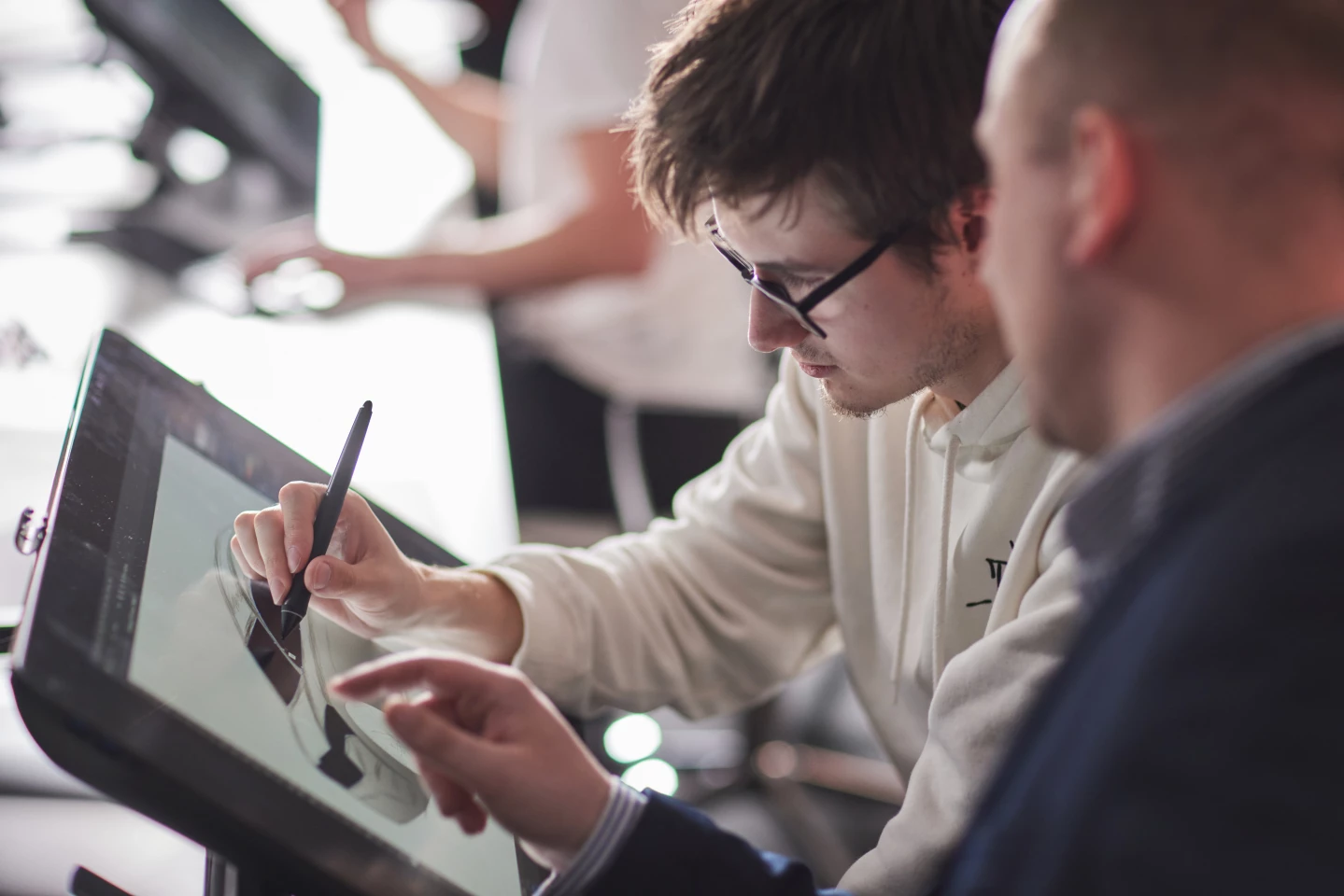 Students enjoy help from the Skoda design team