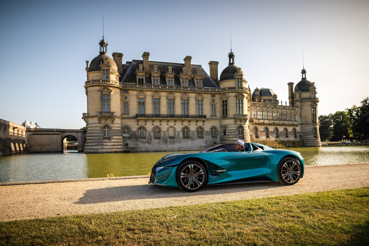 This year Chantilly numbered several world debuts among its classes, most notably the DS X E-Tense, a front-wheel-drive electric sports car with exquisite lines.