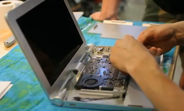 Stanford's simple-to-disassemble Bloom laptop concept is designed for easy recycling
