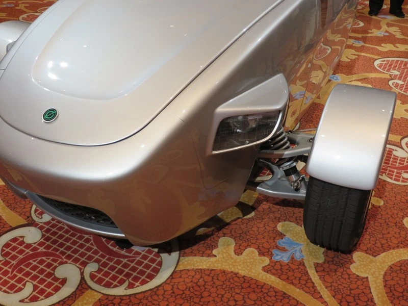 The Elio has independent suspension with coil-over-spring and shock in the front and mono-shock with coil-over-spring and shock in the rear