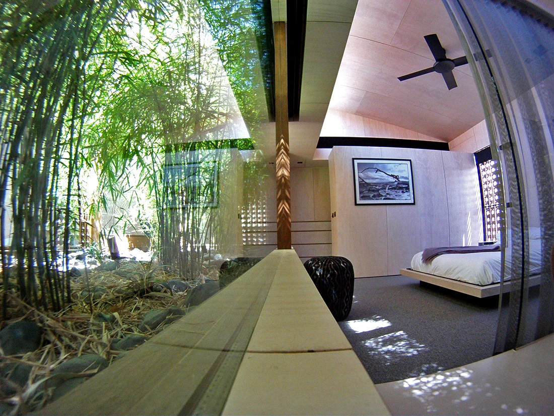 Large glass windows allow natural light to flood in (Photo: Edoardo Campanale for Gizmag)