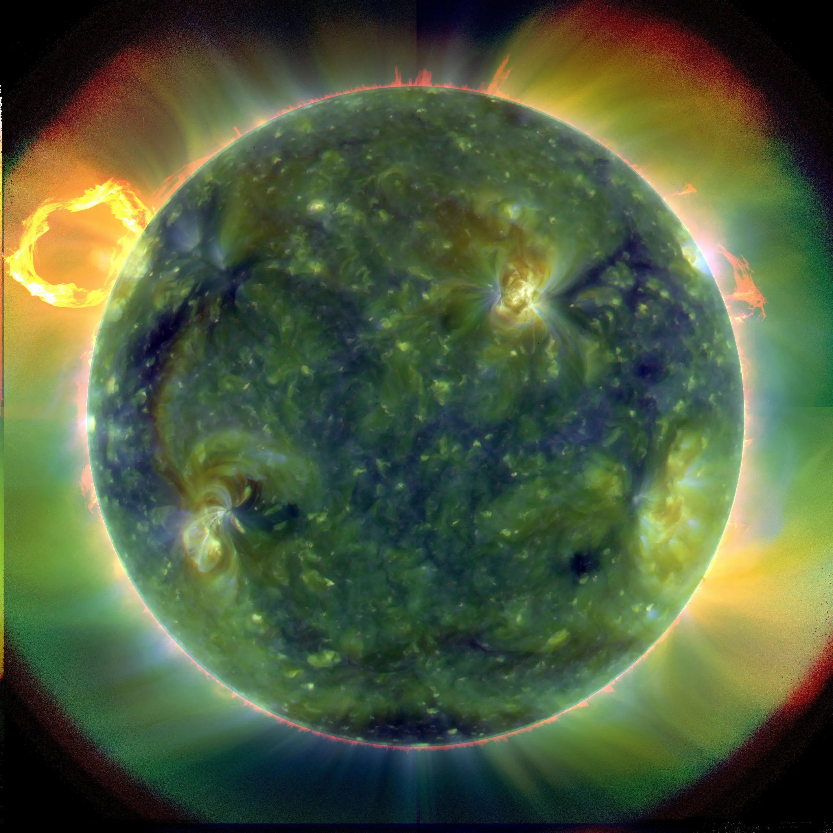 A full-disk multiwavelength extreme ultraviolet image of the sun taken by SDO with false colors tracing different gas temperatures - reds are relatively cool, while blues and greens are hotter (Image: NASA/Goddard/SDO AIA Team)