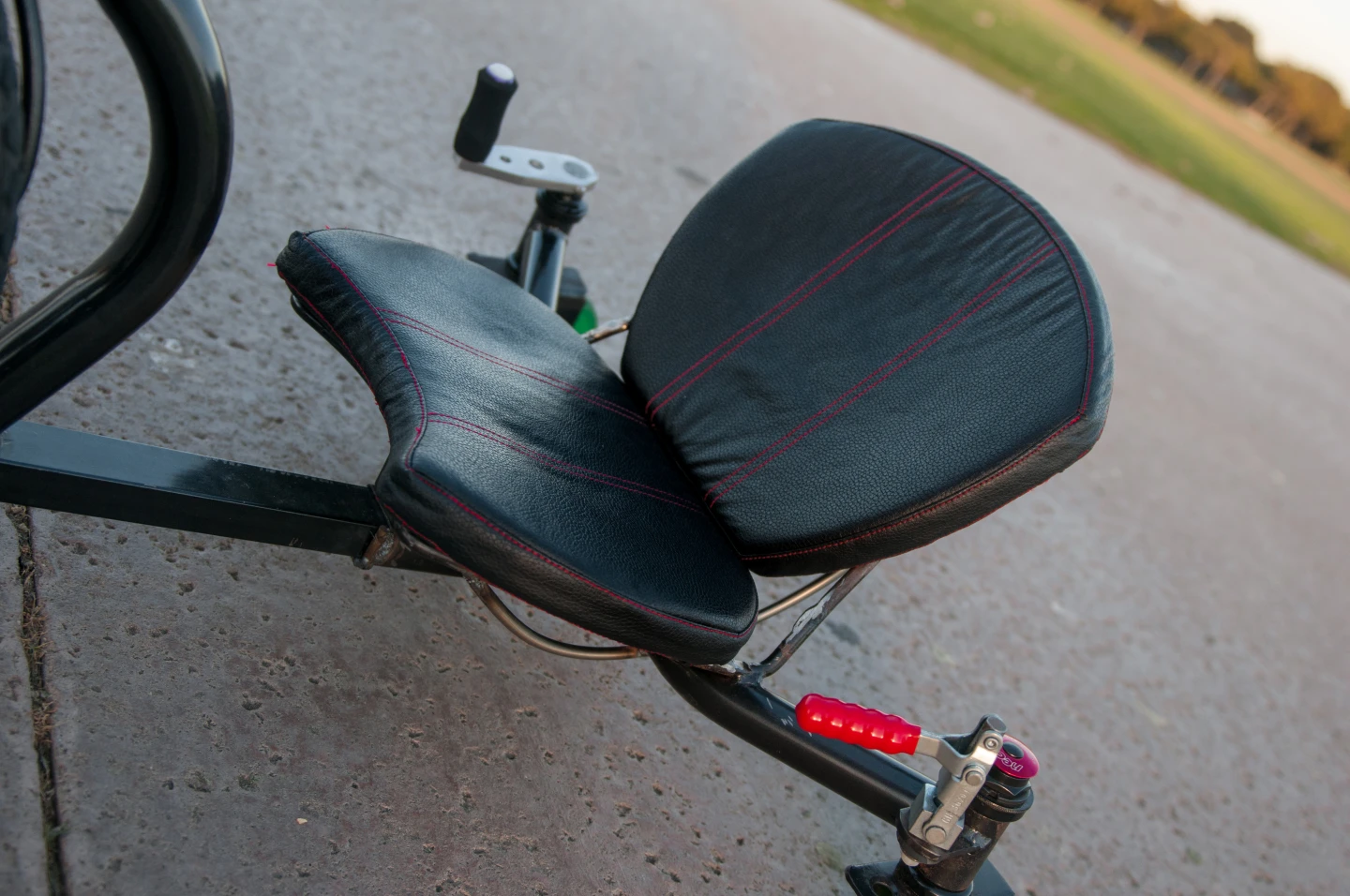 Releasing the wheel lock on the left gives the rider control of both back swivel wheels using the handle to the right