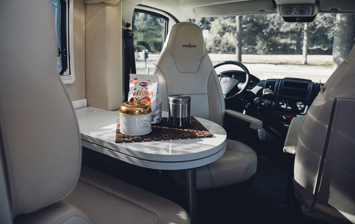 The dual-leaf dining table can be adjusted in size