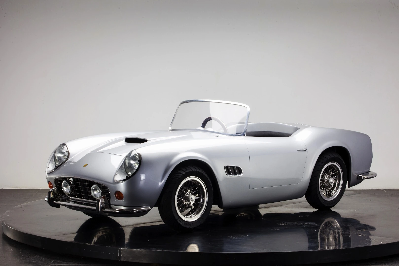 Harrington Group's 250 California Spyder retails for £7,999, US$12,399 or €11,299 depending on the customer 's preferred currency, with shipping costs on top of that