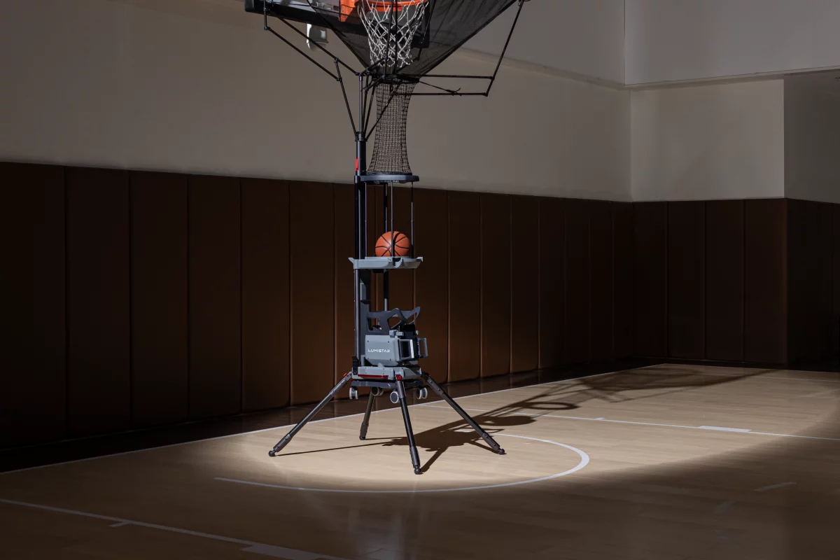AI basketball trainer with smart precision and vision to elevate your game ?url=https%3A%2F%2Fnewatlas Brightspot.s3.amazonaws.com%2F0f%2F0e%2Fc864491044758e10b8991ee86864%2Flumistar Carry 9
