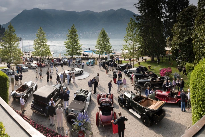 The cars from Class A (Goodbye Roaring Twenties: The Birth Of The Concorso) sit in the foregound at Concorso d'Eleganza Villa d'Este