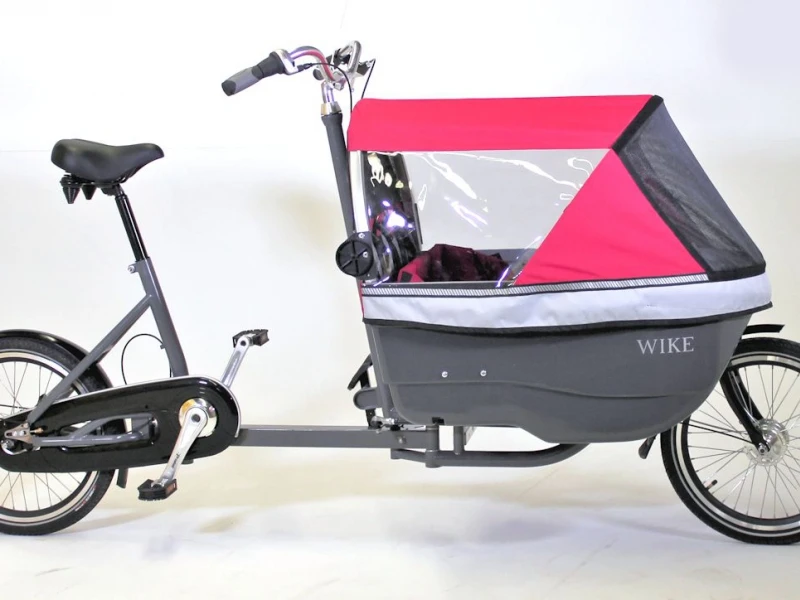 Just like other folding bikes that use an "N-folding" mechanism, the Salamander's rear end can be pulled up and in alongside the front