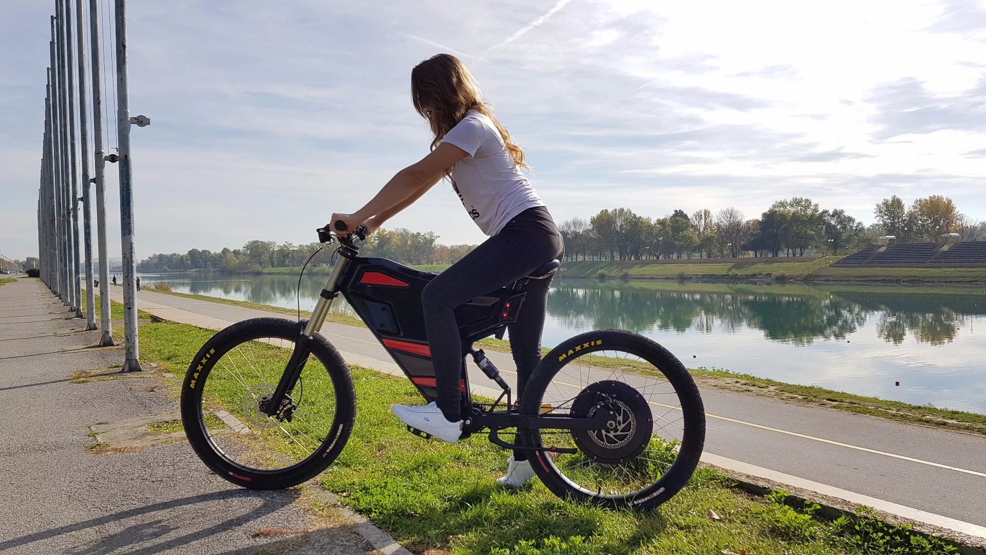 MVT has included a 360 degree camera in the Grunner X package, which records all-around video of two-wheeled adventures