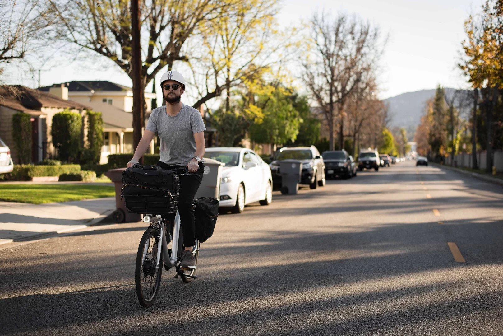 The Capacita has a full cargo capacity of 350 lb, with a 350 W rear hub motor helping to smooth out hills and make hauling less tiring