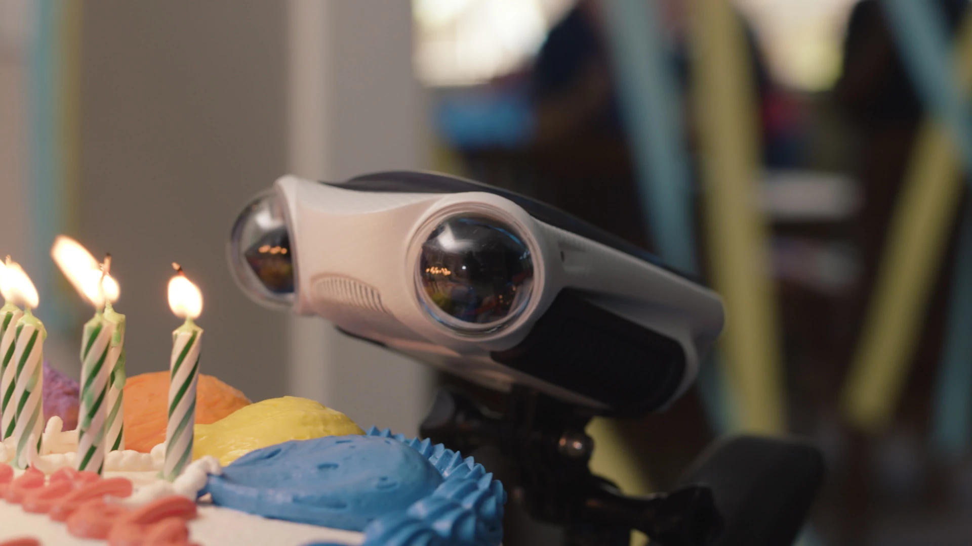 EYSE has two 5-MP lenses, giving it stereoscopic vision