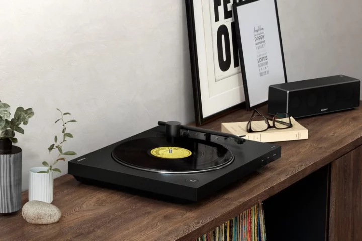 Sony’s new PS-LX310BT turntable will be available from April 2019 at a price of £200 (US$255)