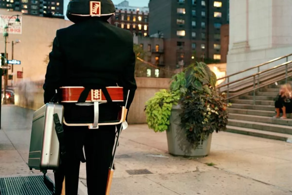 The Vertical Bed can support a person's body weight by simply fixing the two base legs to a subway ventilation grate (Photo: Substitute Materials)