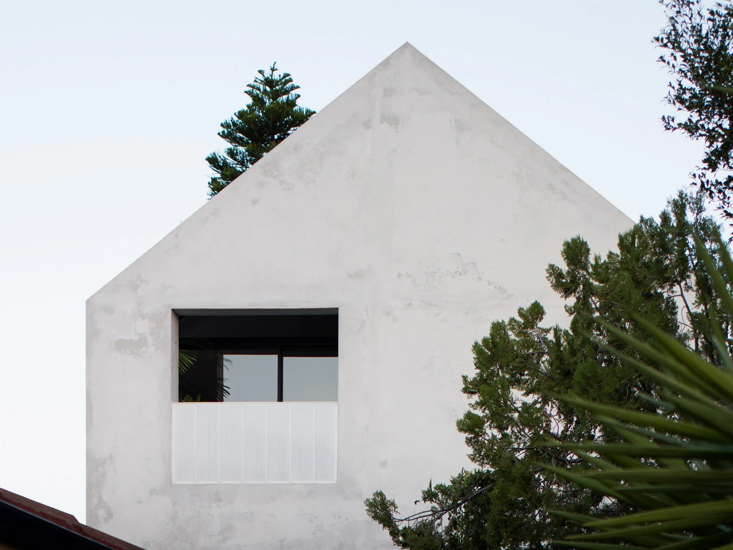 The home achieves its carbon neutral status with the use of recycled and reclaimed materials, incorporated with passivhaus design