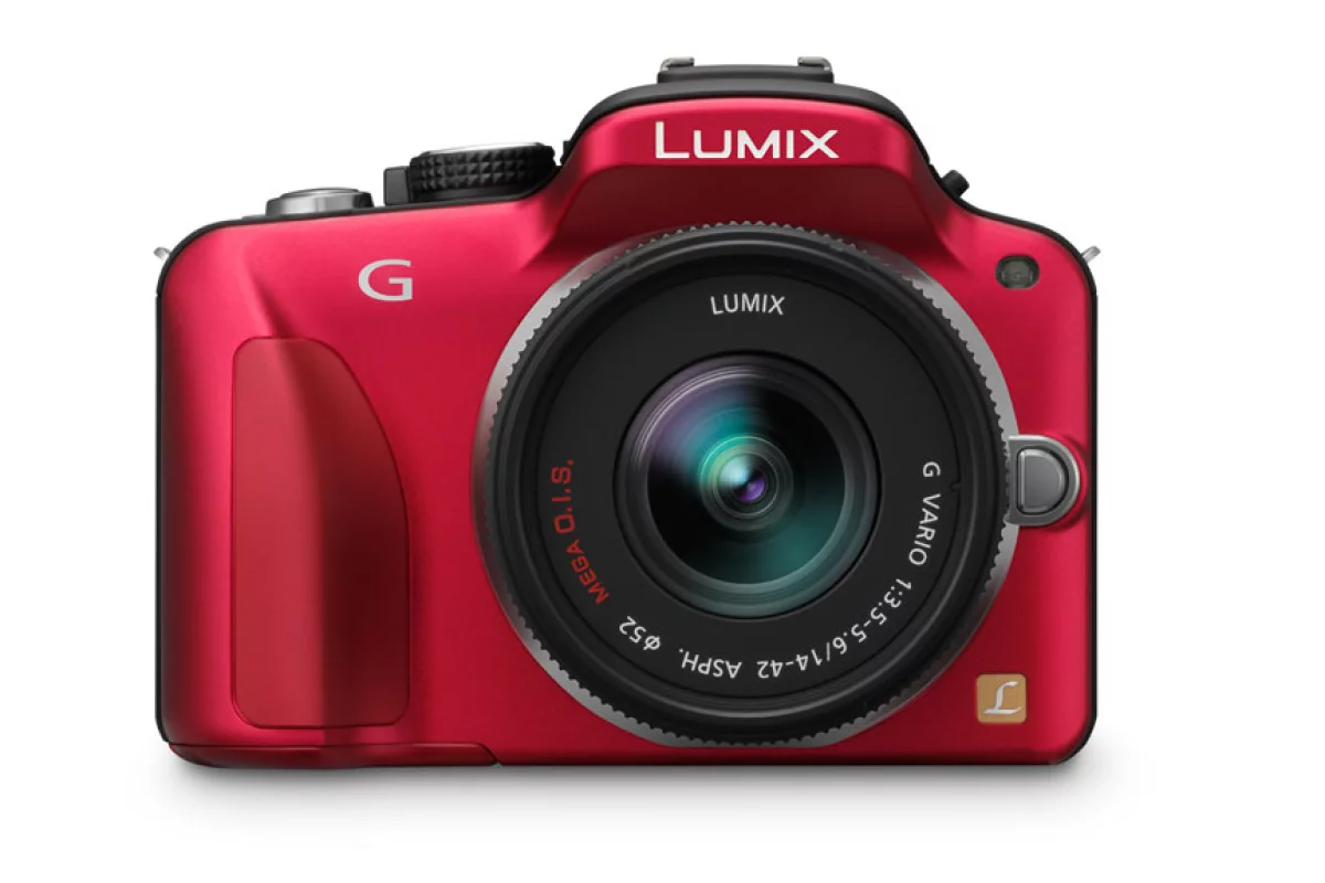 The Panasonic LUMIX DMC-G3: 16 megapixel sensor, full HD video, and a rotating LCD touch screen