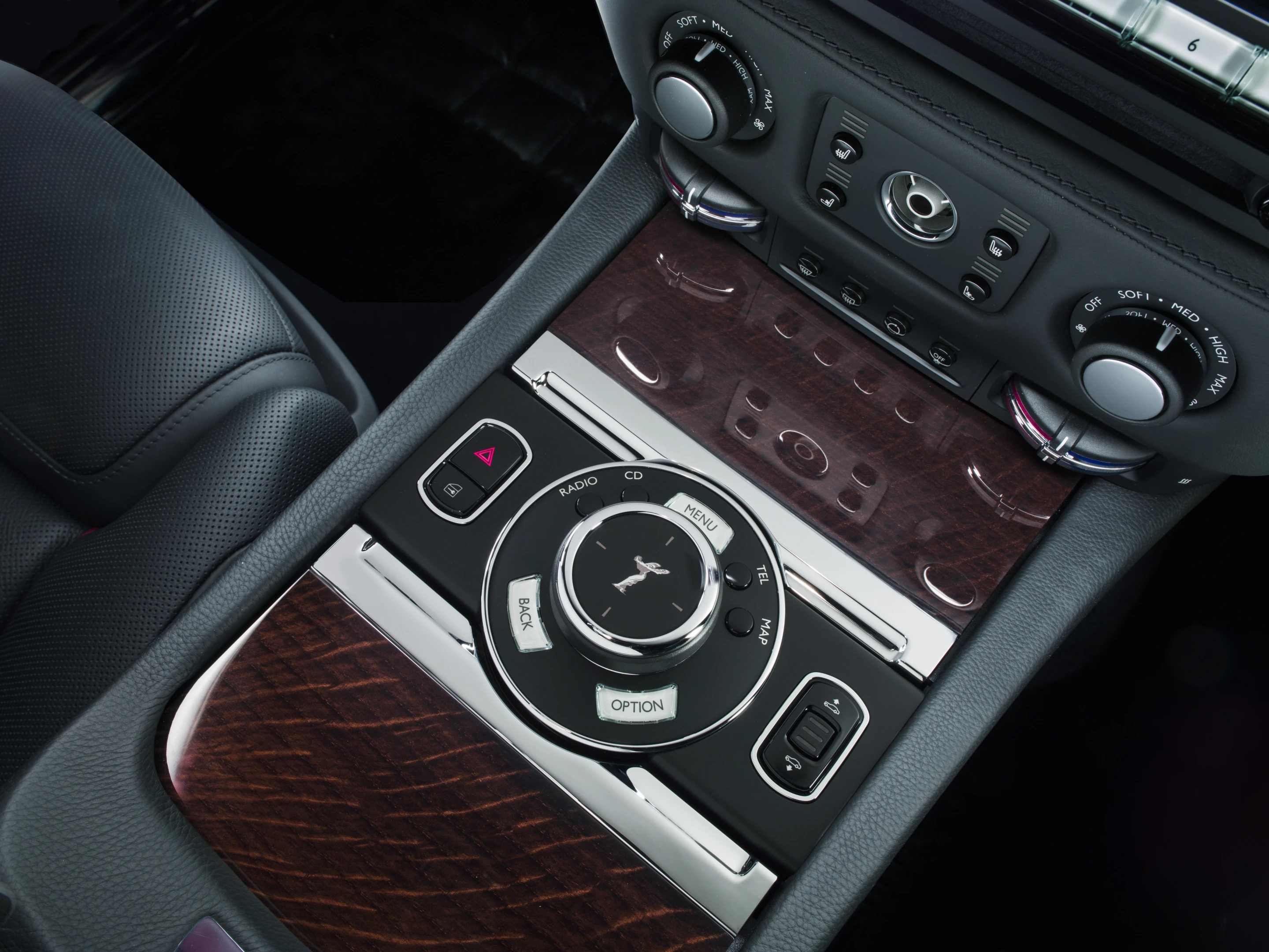 Rolls Royce Ghost Series II: centre console and rotating touch dial