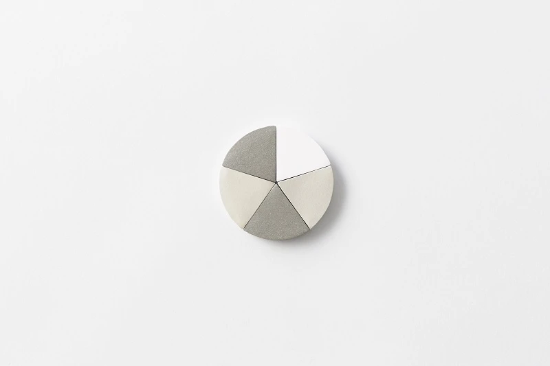 A circular pad of document markers