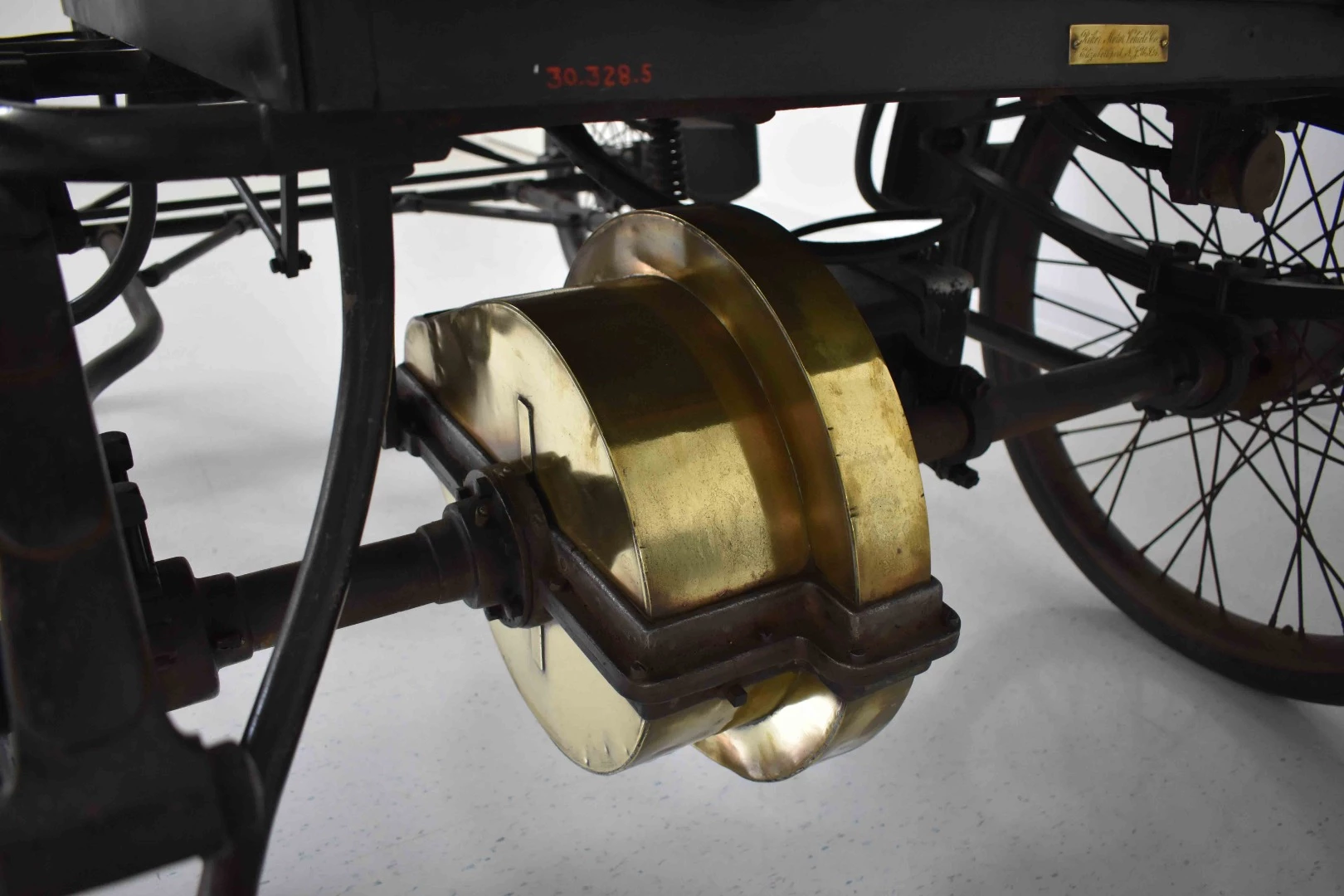 The 1.5-kW motor was driven through a gearbox that offered three forward speeds and two reverse