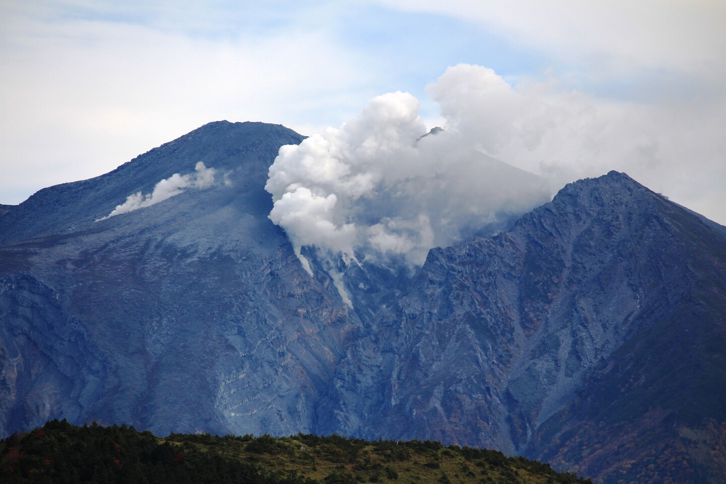 Japan's Mount Ontake erupts in 2014