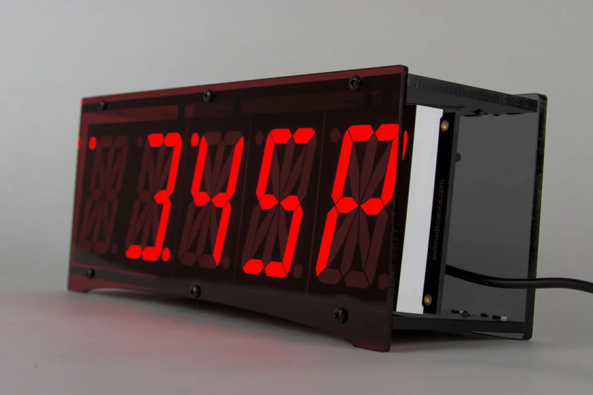 The Alpha Clock Five in 12-hour mode