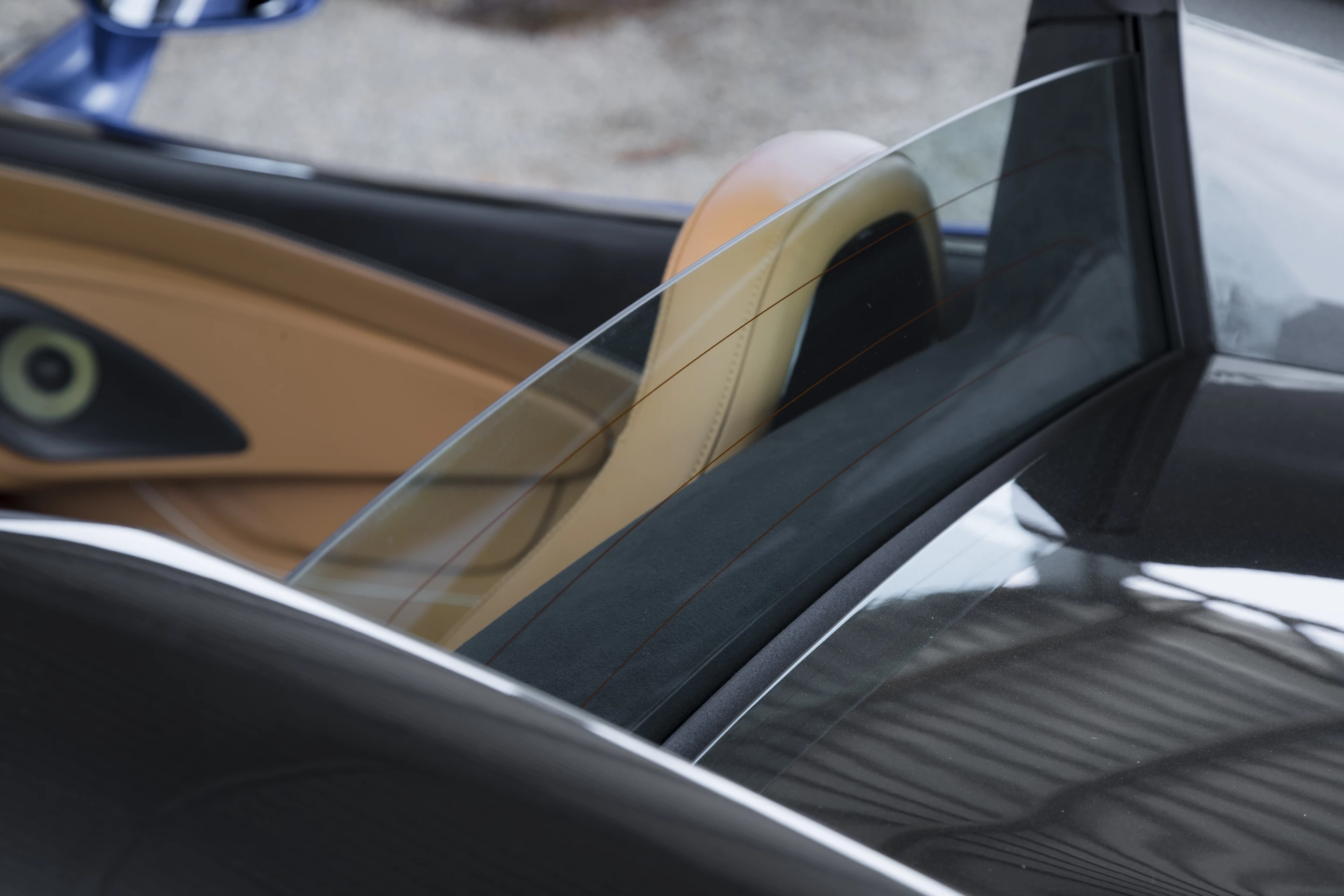 The rear glass behind the driver and front passneger in the McLaren 570S can be raised and lowered independent from the roof, allowing changes in airflow as needed