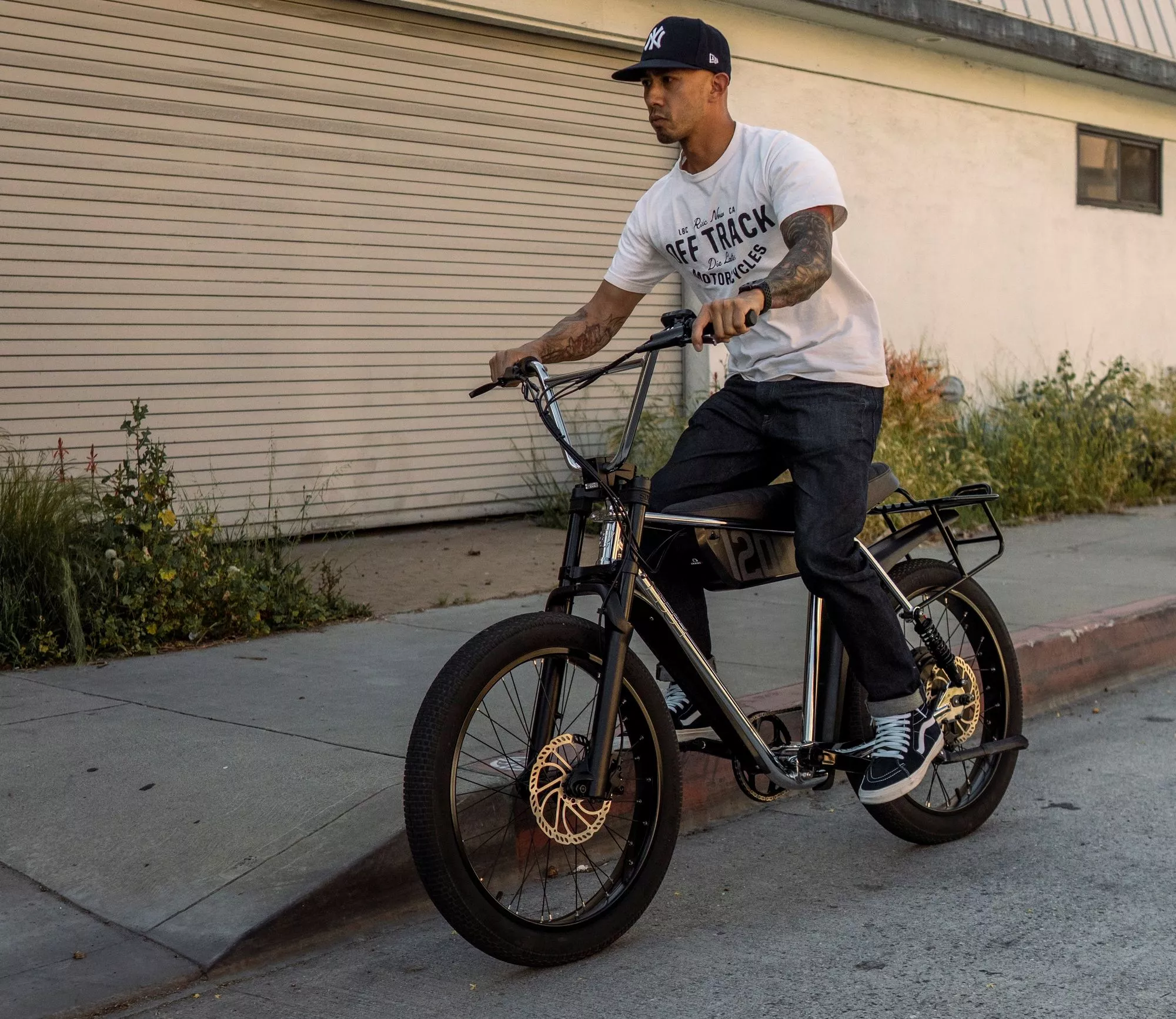 The Ultra Flex 1200 rides on 24-inch wheels with Zooz Sticky Sweet tires, which feature Aramid lining and are puncture resistant