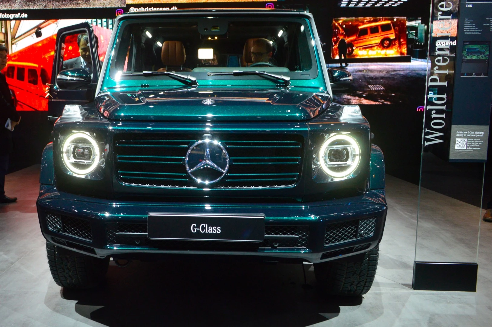 The new G-Class on display at Detroit NAIAS: front grille and LED headlights
