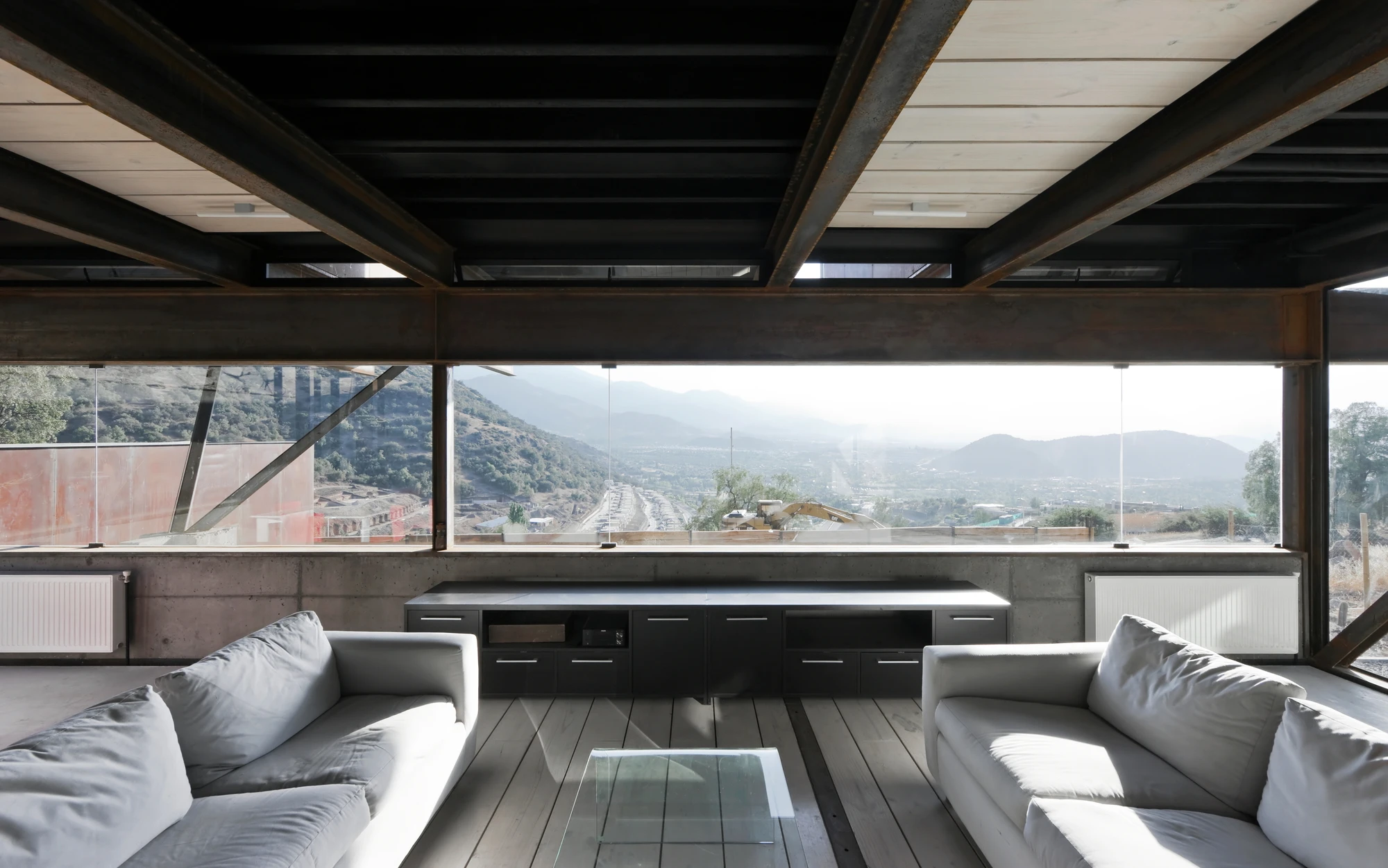 Caterpillar House is located on a hillside just outside Chile's capital city Santiago (Photo: Sergio Pirrone)
