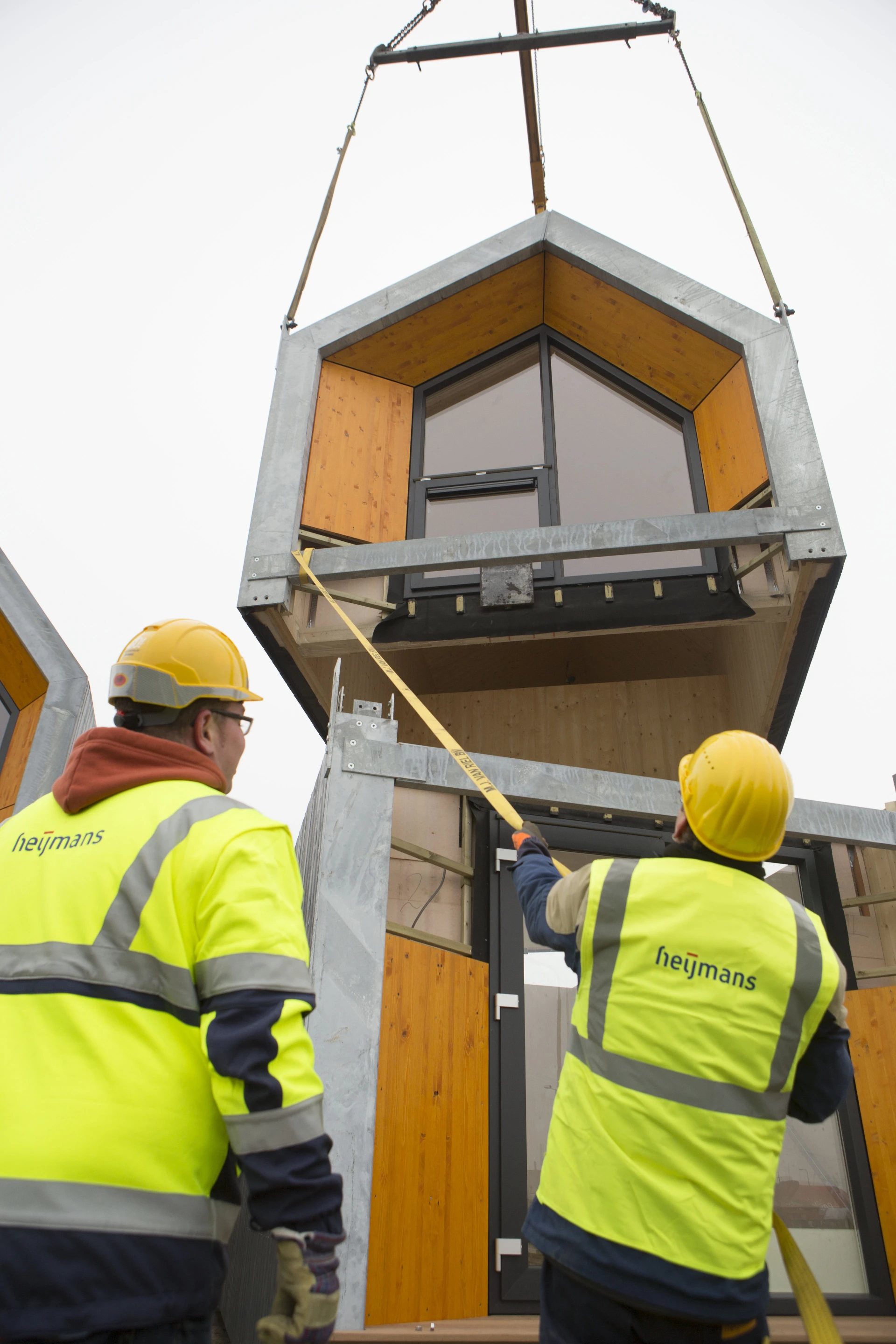 Placing the Heijmans ONE into position