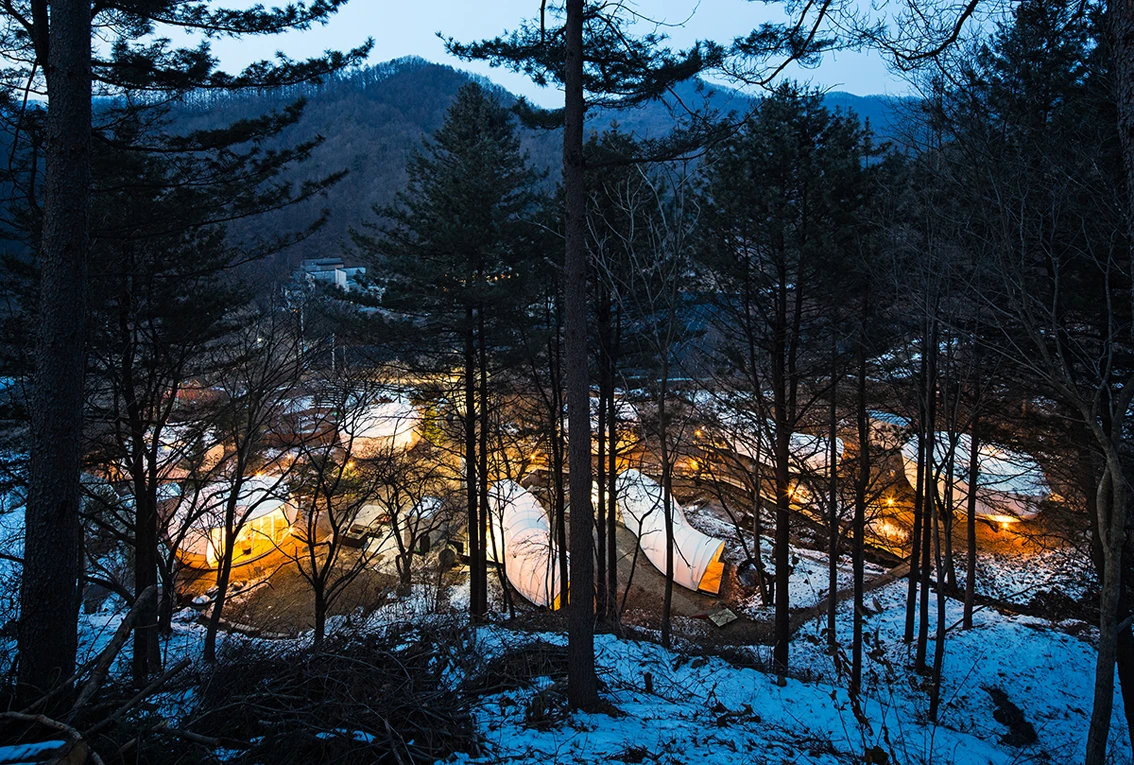 Located in the mountainous region of Yang-Pyeong the remote glampsite features a series of luxurious "tents" (Photo: June Young Lim)