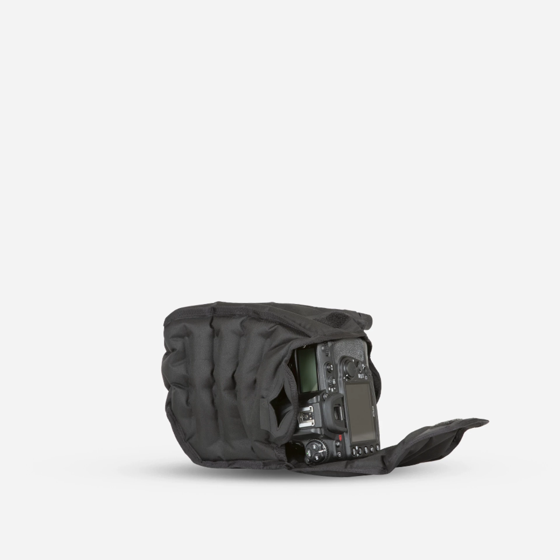Packable travel bag offers inflatable camera protection