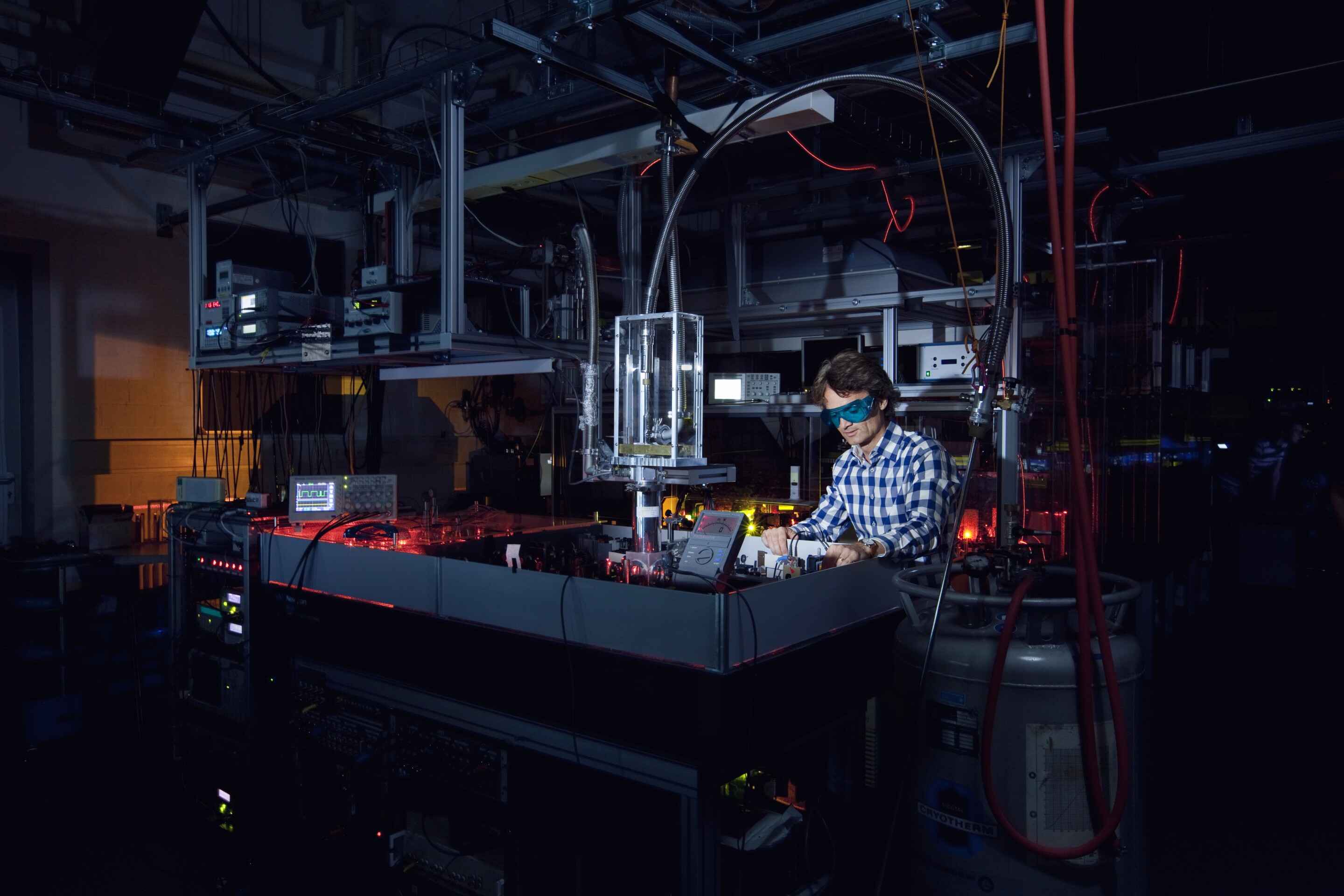 Scientists "freeze" light inside a crystal for one minute