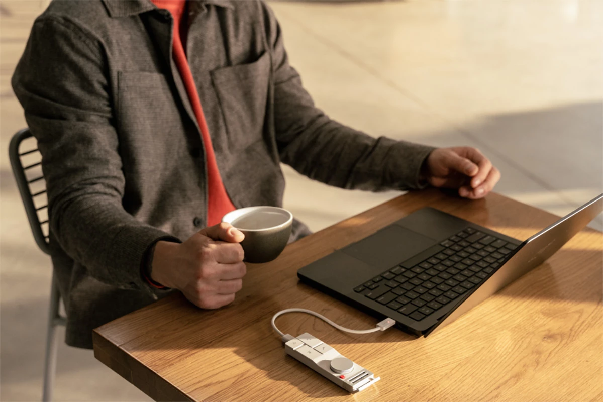 With its bidirectional noise cancellation, HiDock says the P1 is great for taking calls in public spaces like coffee shops