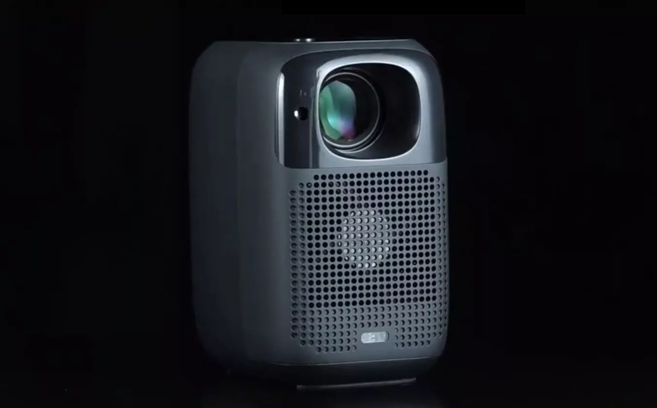 The V1 Pro declares war on image-spoiling dust with a sealed optics design