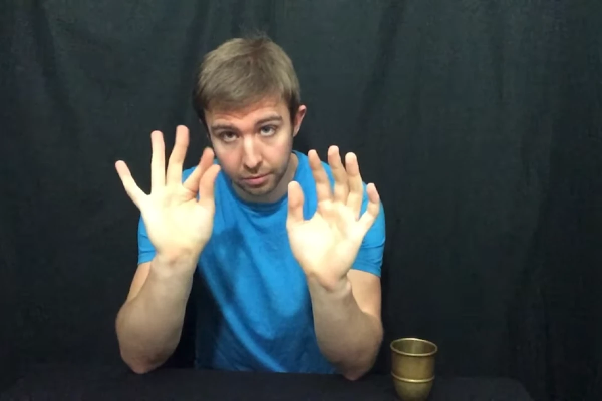 A study at Oxford University has tested tested whether magicians can convince people that they've seen an object disappear - when it never actually existed in the first place