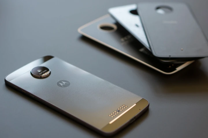 Our first impressions of the modular Moto Z reveal a phone that's bursting with innovative potential