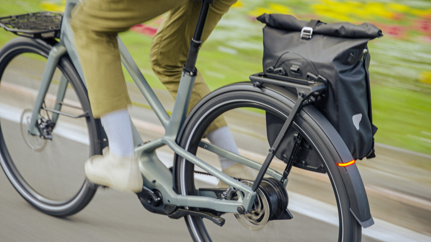 A MIK-compatible rear rack and front basket are included in the ticket price