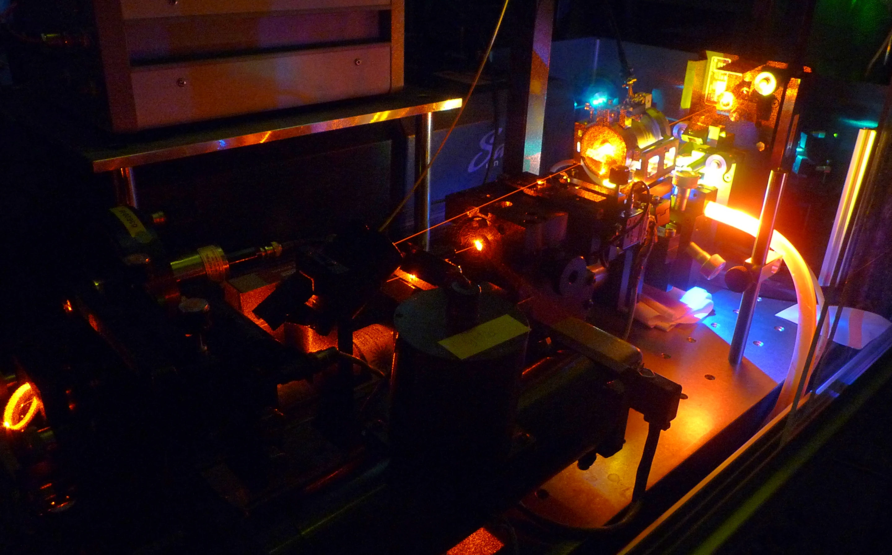 Scientists have managed to stop light within a crystal for up to one minute (Photo: TU Darmstadt)