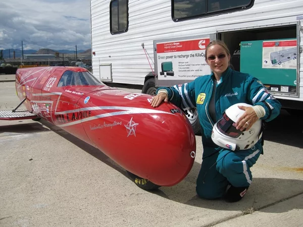 Eva Håkansson with the 400 HP KillaJoule electric sidecar motorcycle (Photo: KillaCycle Racing)