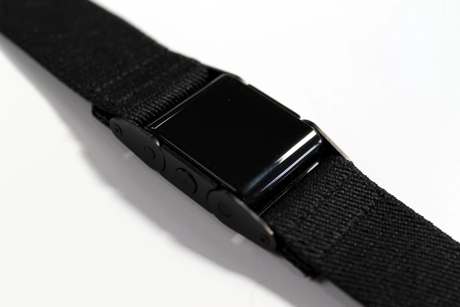 The PulseOn has hinges that attach to the device's strap and that help to curve the device around the user's wrist