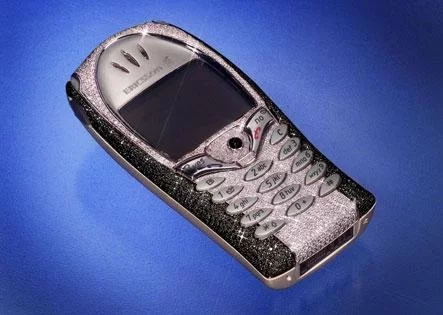 A Sony Ericsson T68 that has been glitzed by Peter Aloisson
