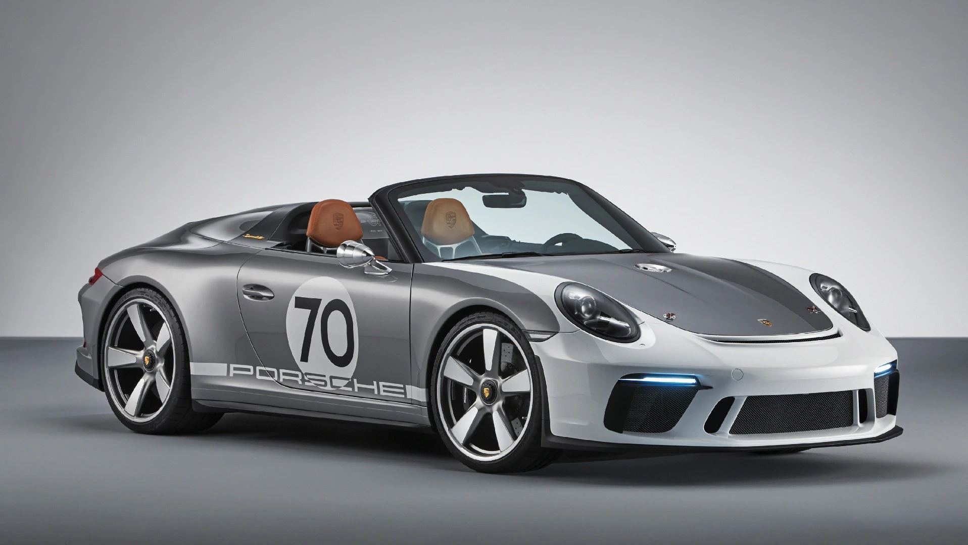 The concept and the production model have the same overall proportions and identical technology underpinning them