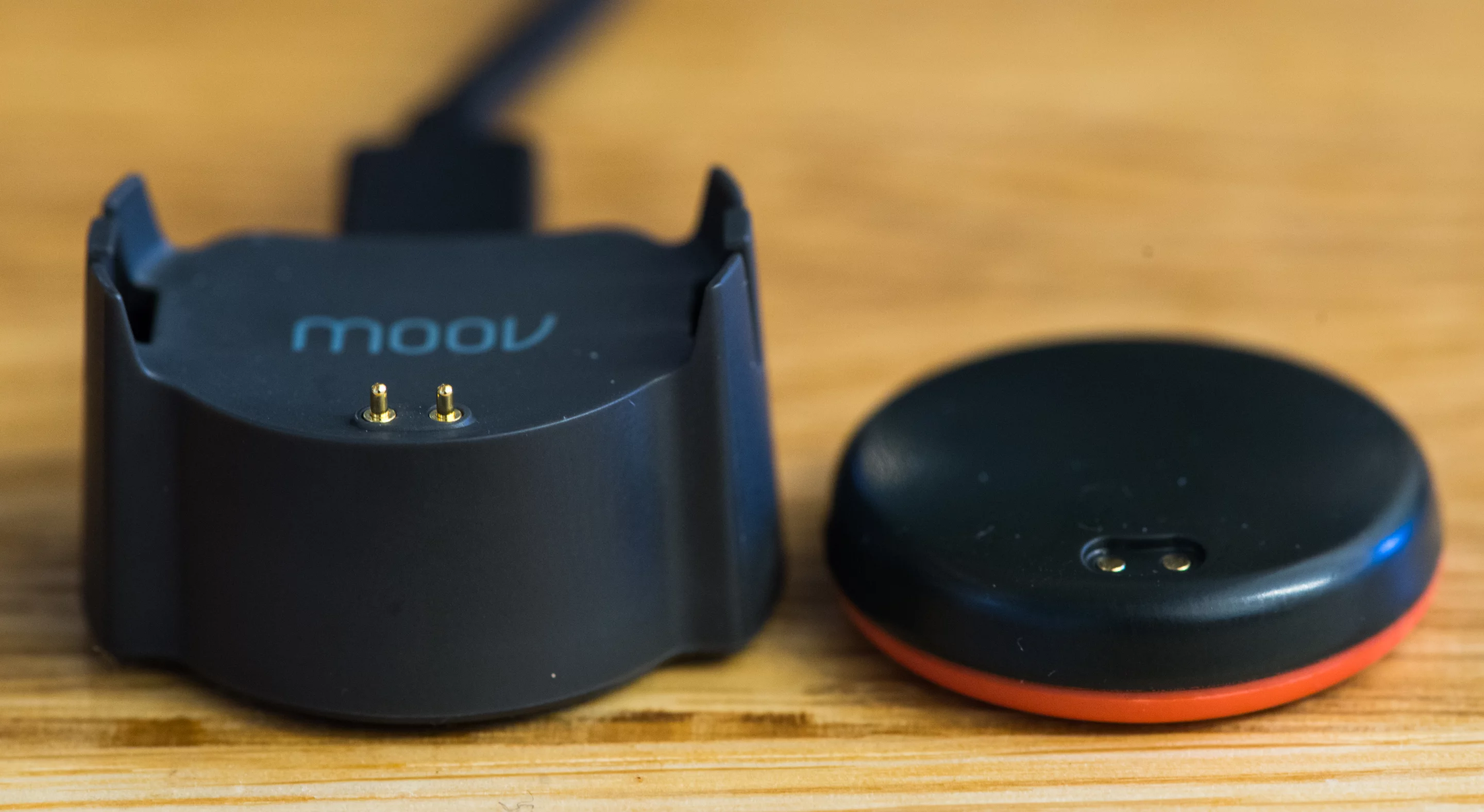 The Moov HR puck and the included charger