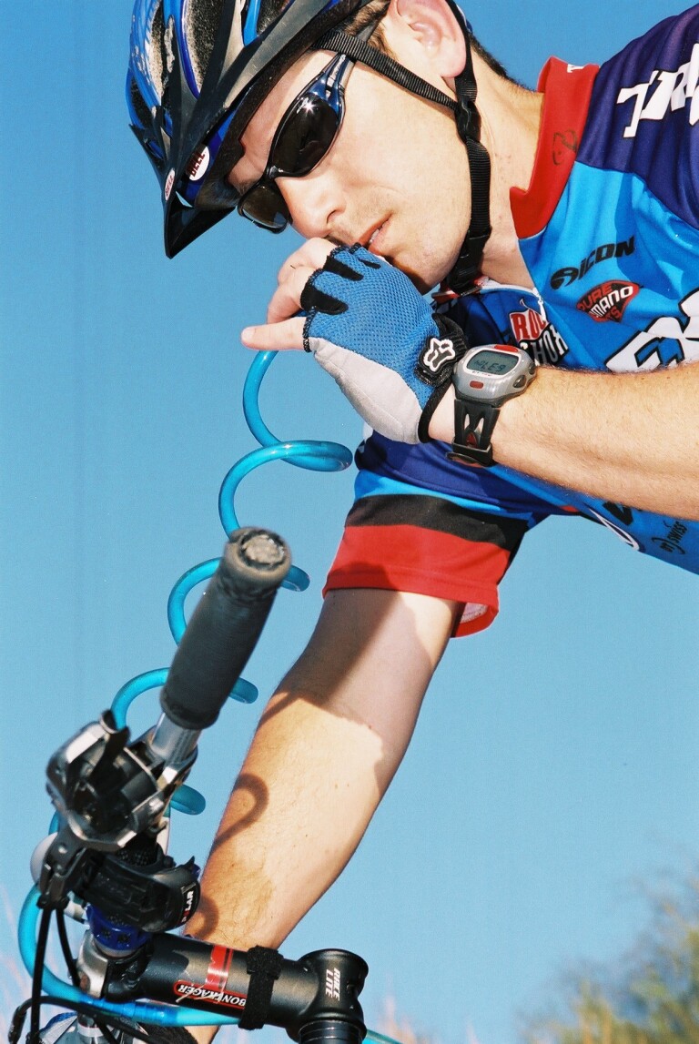 BlueDesert H2bike turns a water bottle into a bikemounted hydration system