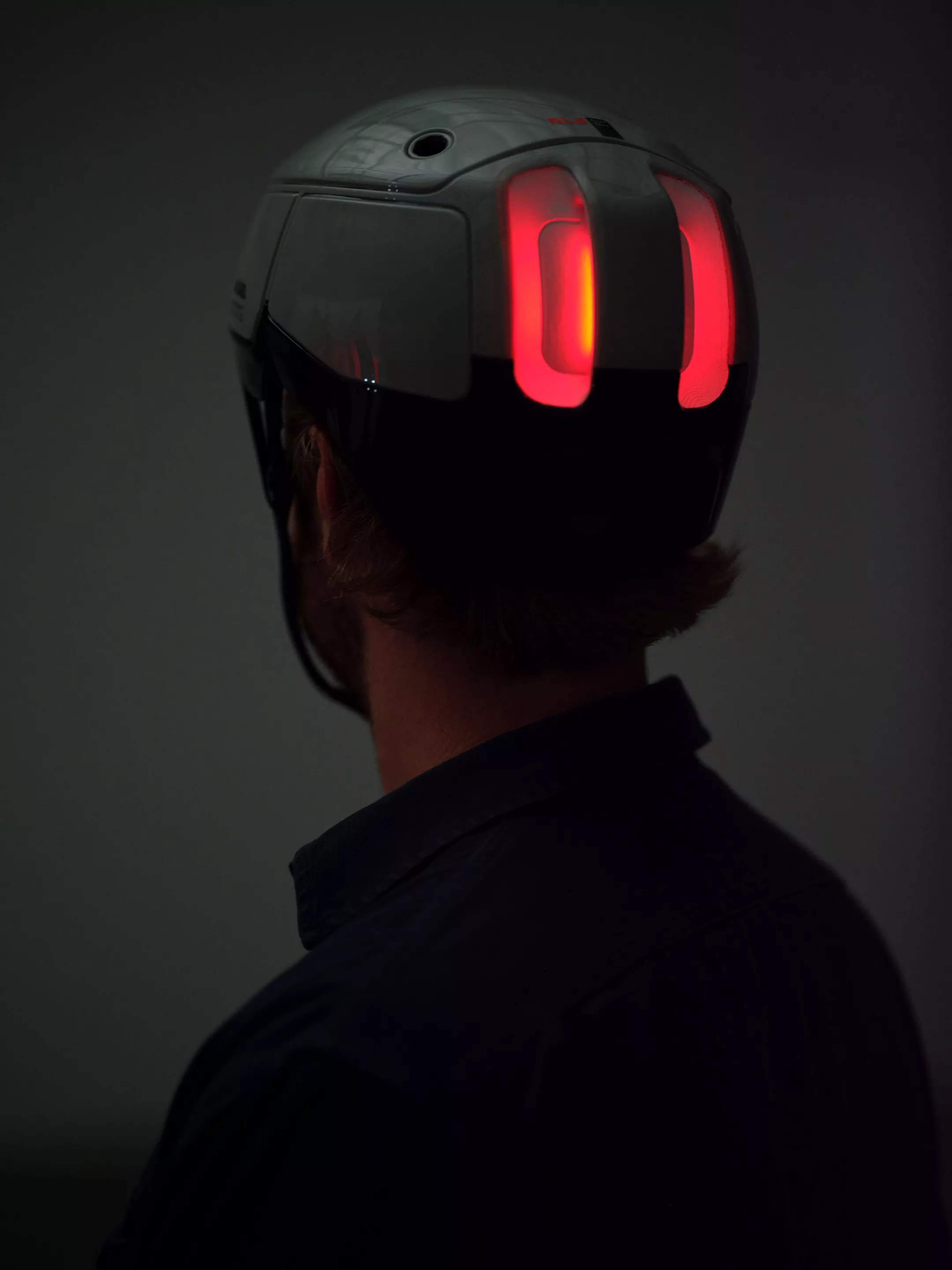 The Alpha Wave features four Release Layer System outer panels, which roll and release upon impact to dissipate rotational energy in the event of a crash