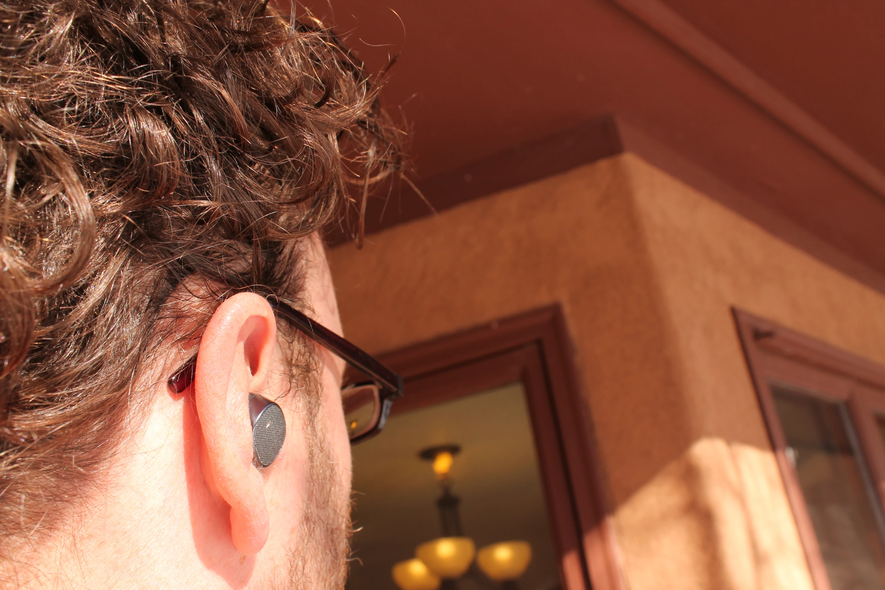 Not quite invisible, but more subtle than other headsets (Image credit: Eric Mack/Gizmag.com)