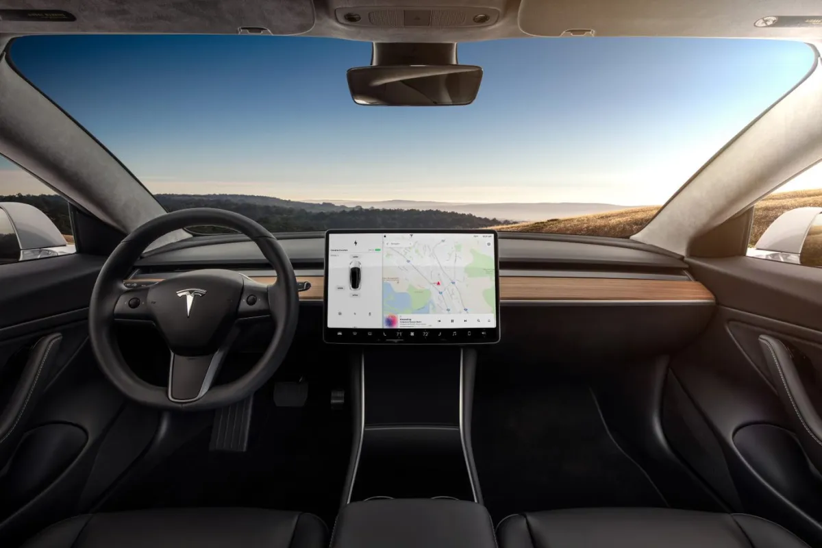 Netflix and YouTube will soon be available on Tesla's in-car displays