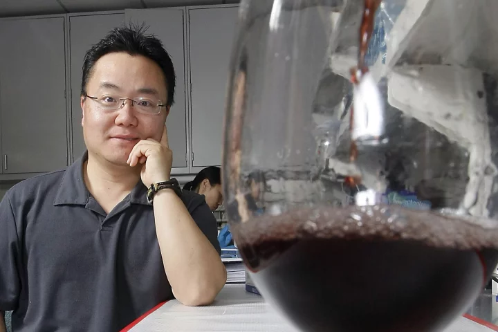 Assistant professor Kee-Hong Kim from Purdue University is testing a compound that is commonly found in red wine for its ability to block the processes of fat cell development